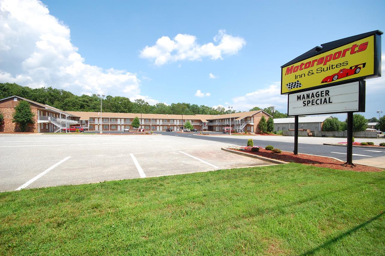 Millville Motorsports Inn And Suites Exteriér fotografie